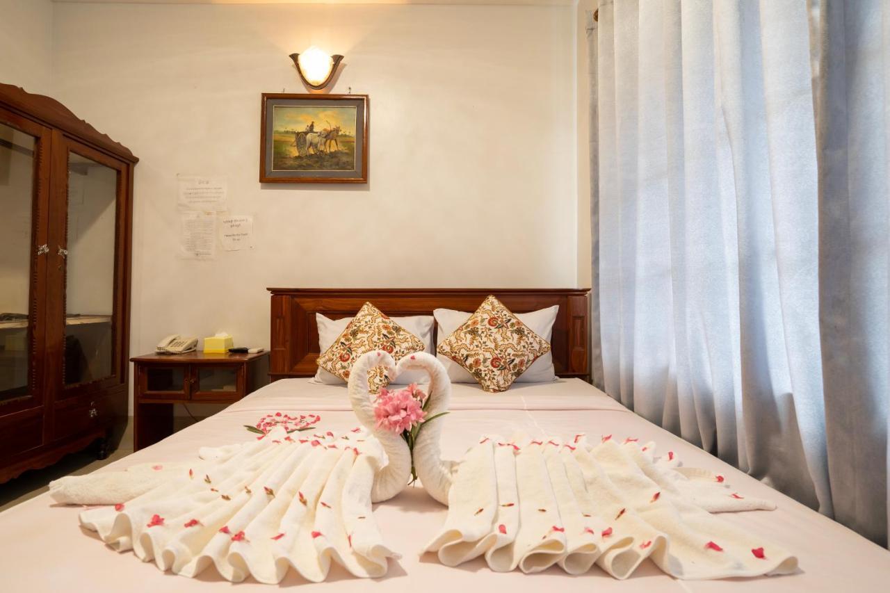 Siem Reap Riverside Hotel Esterno foto