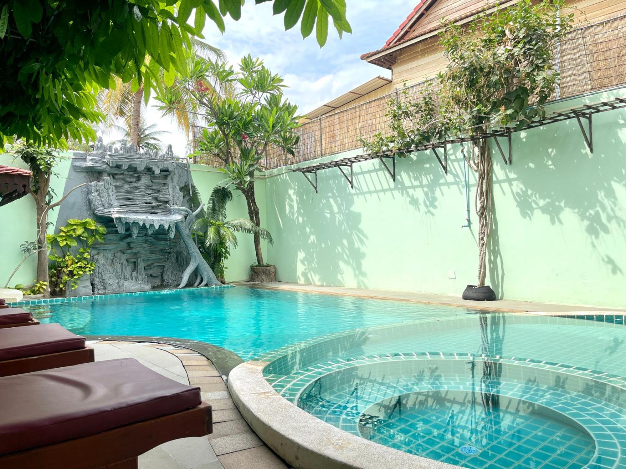 Siem Reap Riverside Hotel Esterno foto