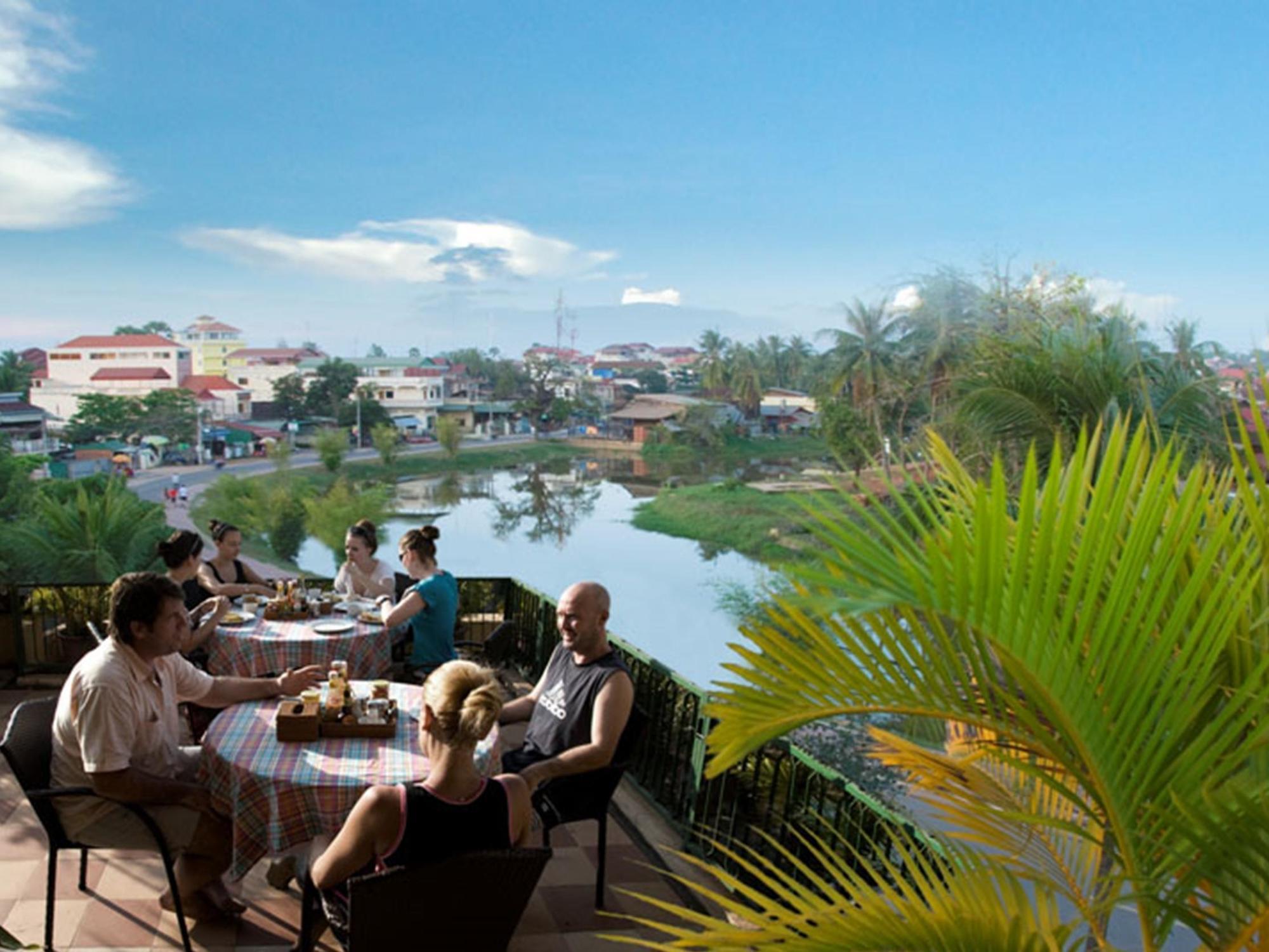 Siem Reap Riverside Hotel Esterno foto