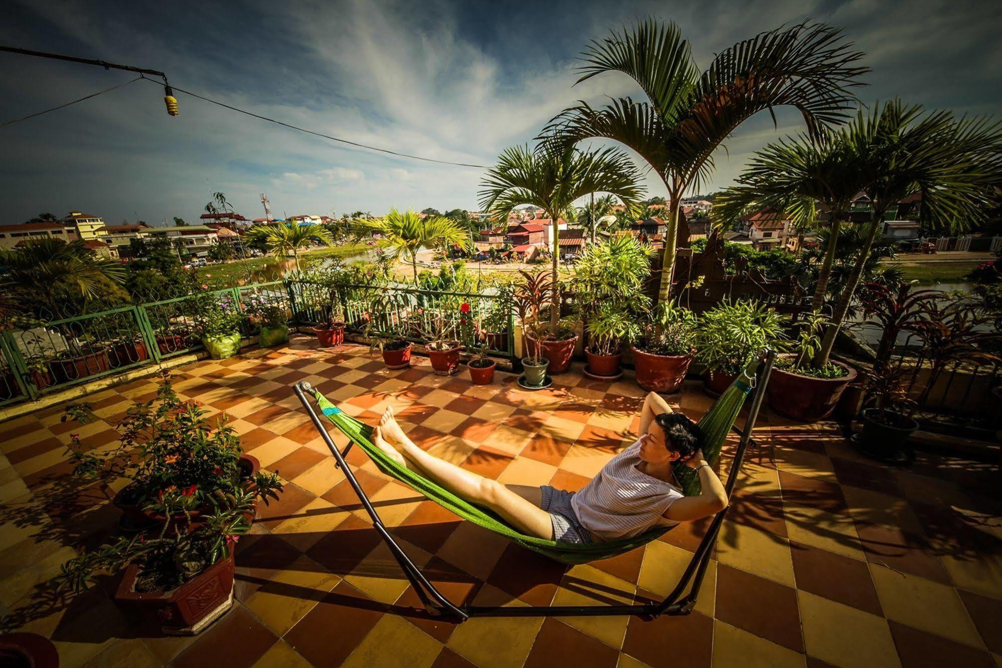 Siem Reap Riverside Hotel Esterno foto