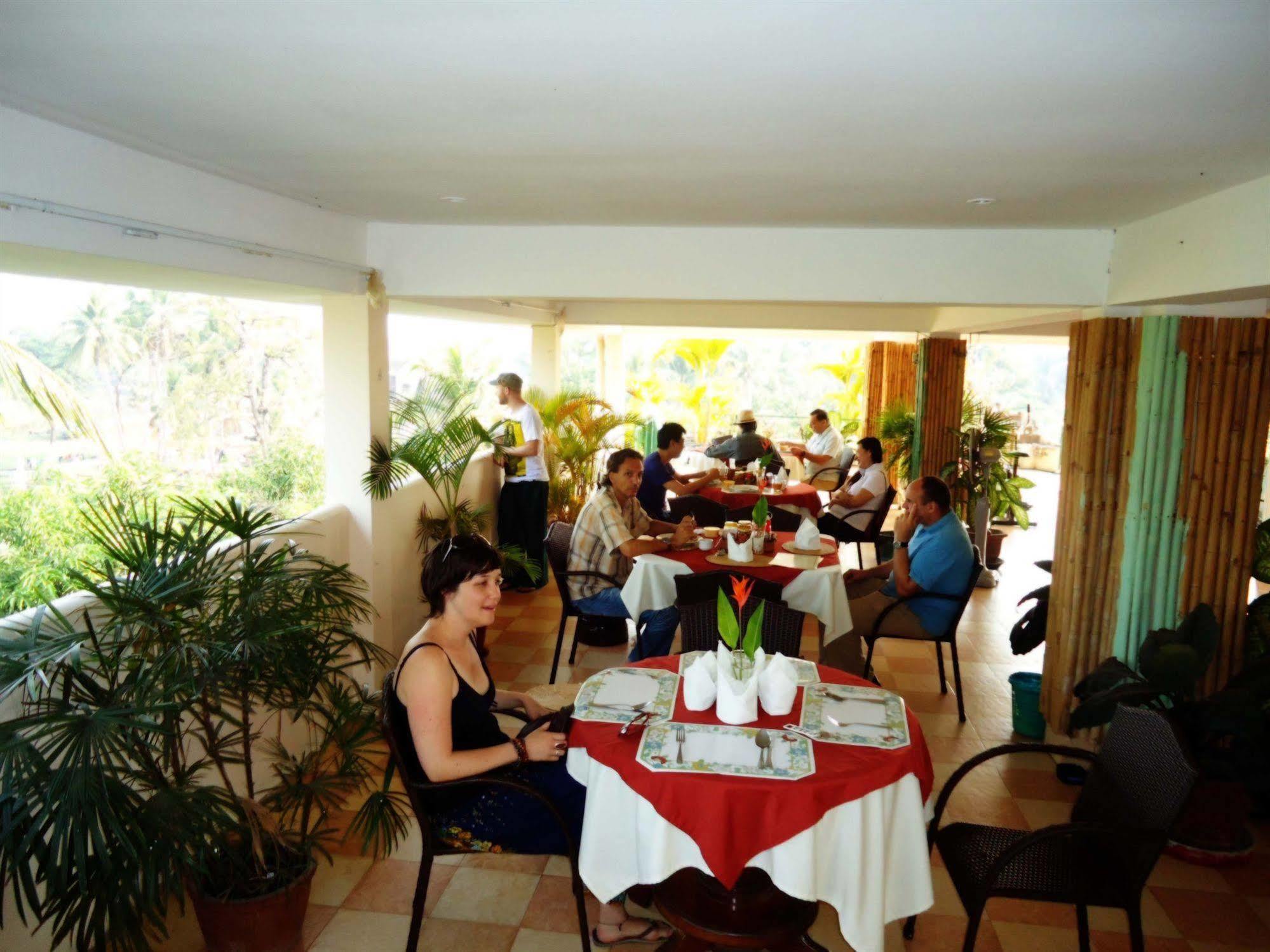 Siem Reap Riverside Hotel Esterno foto