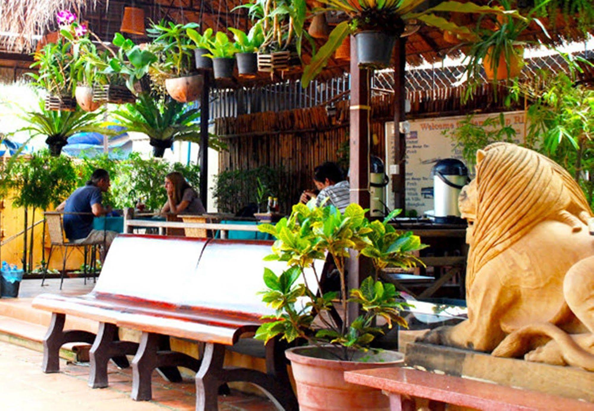 Siem Reap Riverside Hotel Esterno foto