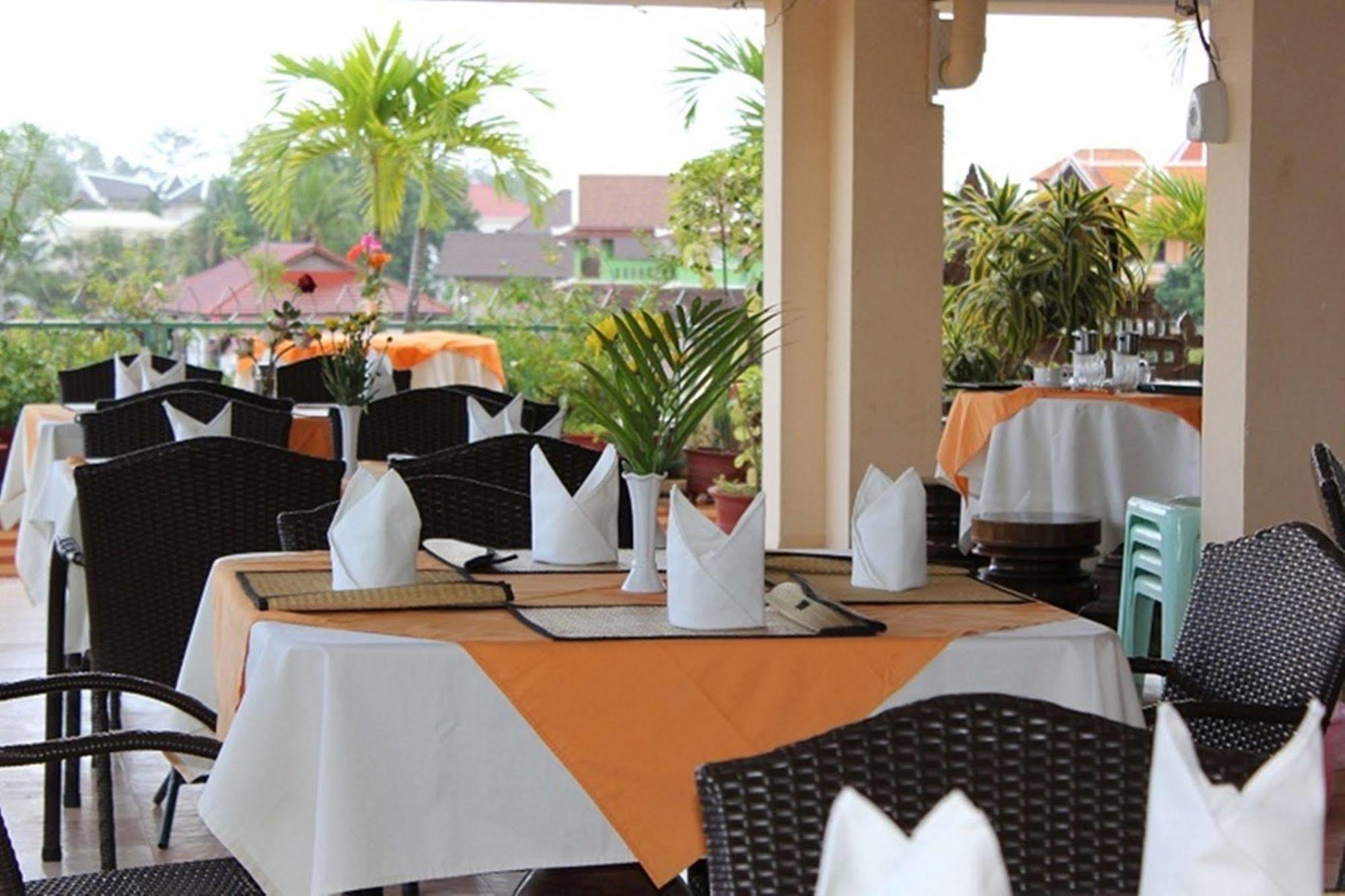 Siem Reap Riverside Hotel Esterno foto