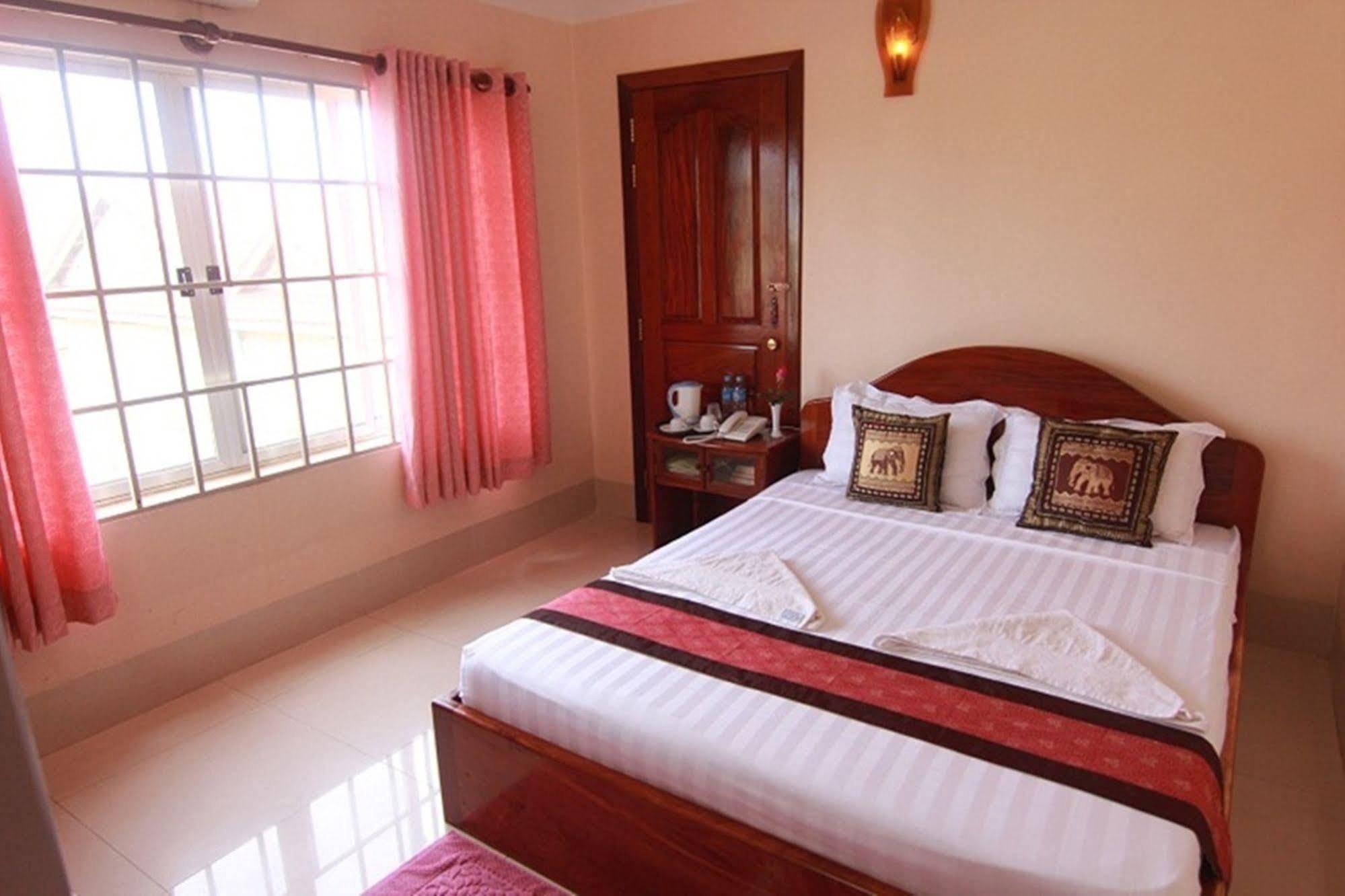 Siem Reap Riverside Hotel Esterno foto