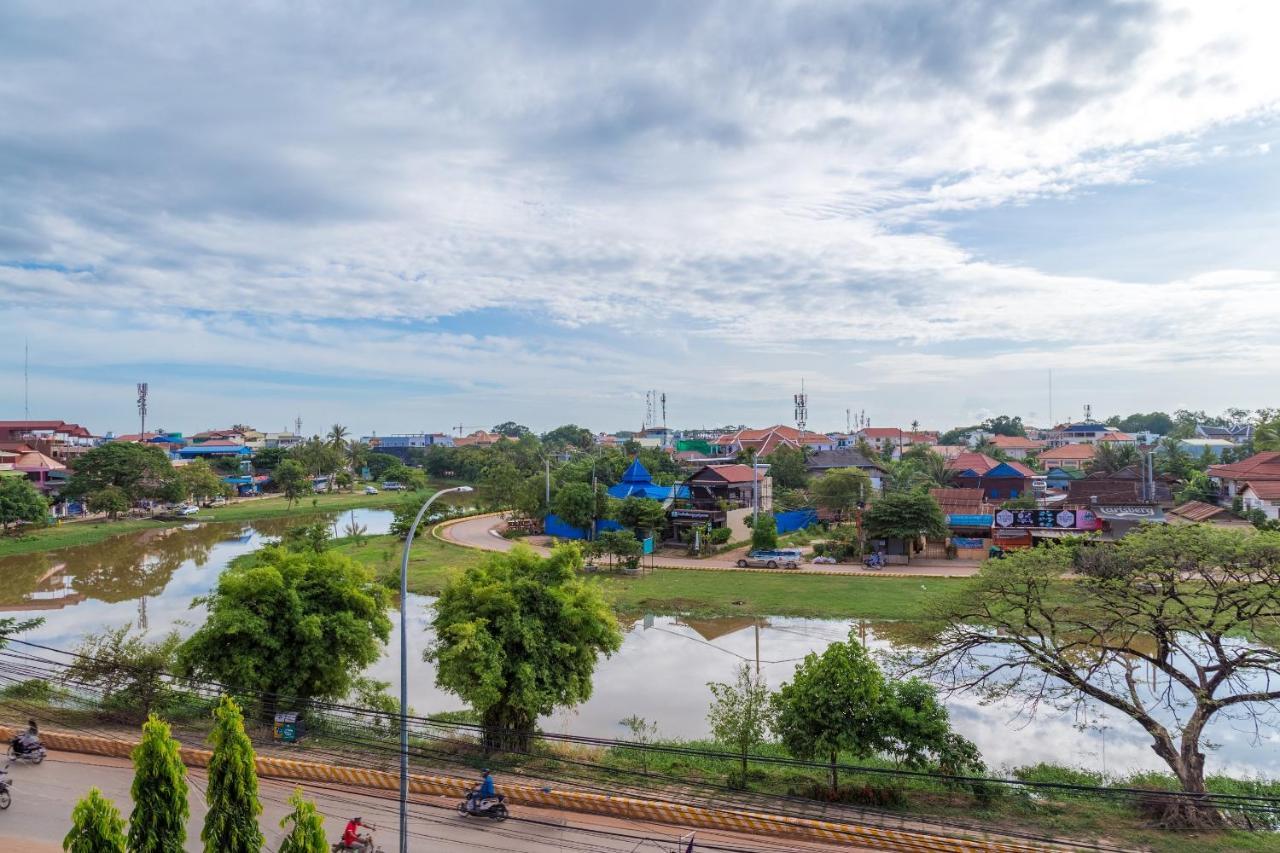 Siem Reap Riverside Hotel Esterno foto