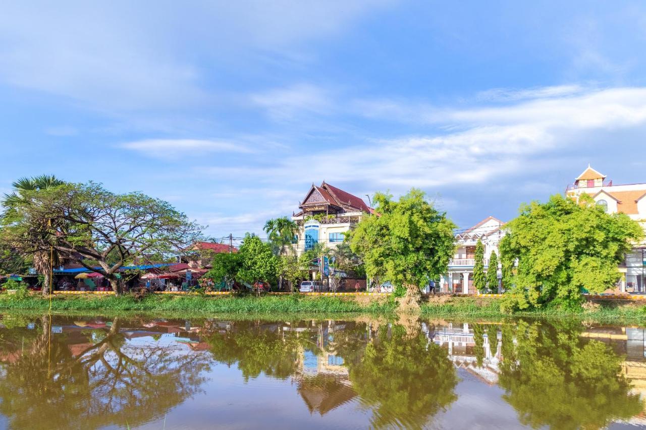 Siem Reap Riverside Hotel Esterno foto